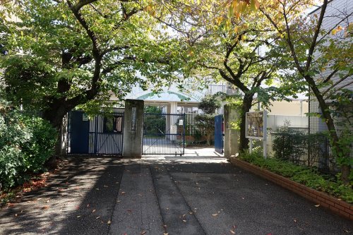 小学校　小松小学校（小学校）まで748m