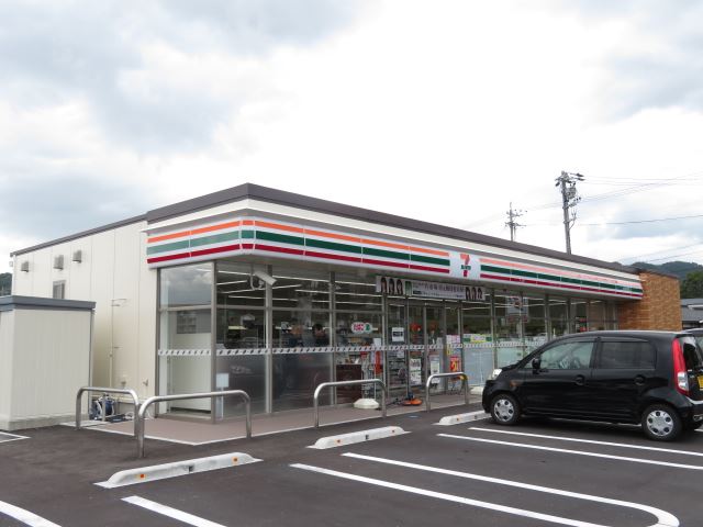 コンビニ　セブンイレブン（コンビニ）まで1600m