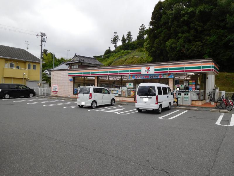 コンビニ　セブンイレブン（コンビニ）まで1300m