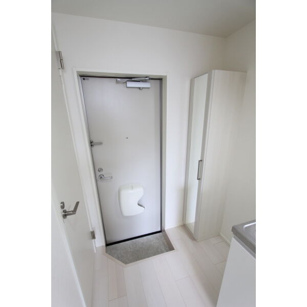 玄関　※同シリーズの写真になります。