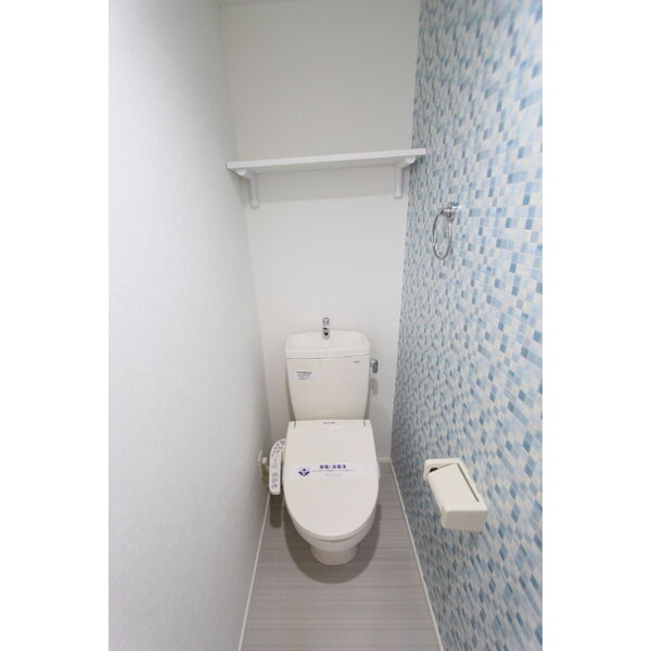 トイレ　※同シリーズの室内写真となります。