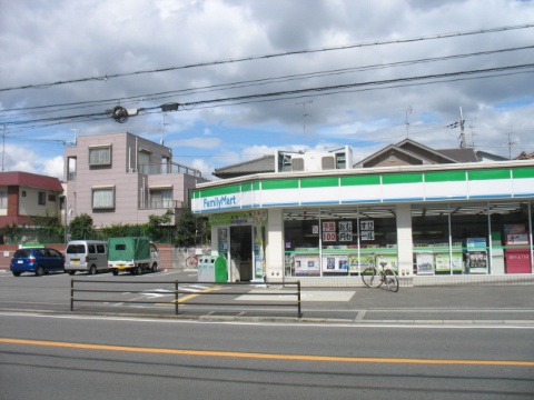 コンビニ　ファミリーマート 八尾南小阪合町店（コンビニ）まで95m