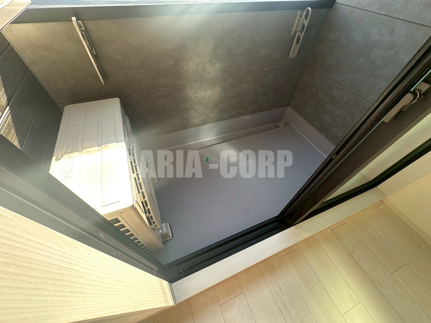 バルコニー　バルコニー、室内物干し、浴室乾燥と3箇所お洗濯物を干せます！