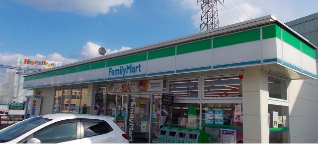 コンビニ　ファミリーマート和歌山インター西店様（コンビニ）まで750m