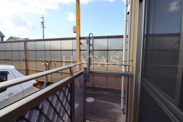 バルコニー　同物件別部屋です（間取り反転）