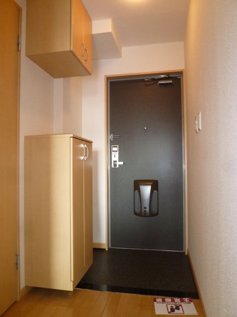 玄関　下駄箱付きの玄関です