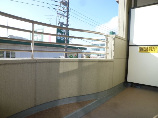 バルコニー　ベランダ広めです