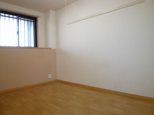 居室・リビング　北側洋間です