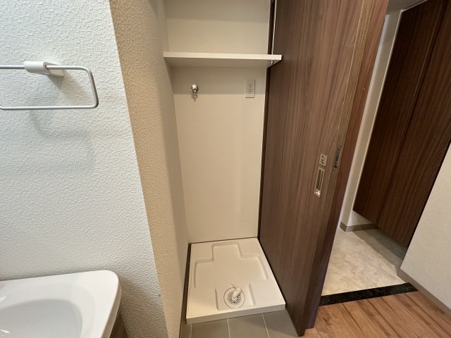 洗面設備　同マンション、同型・別号室を撮影