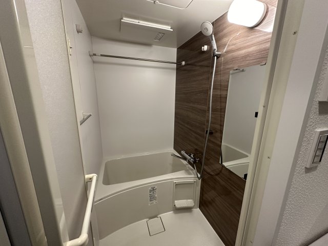 バス・シャワールーム　同マンション、同型・別号室を撮影