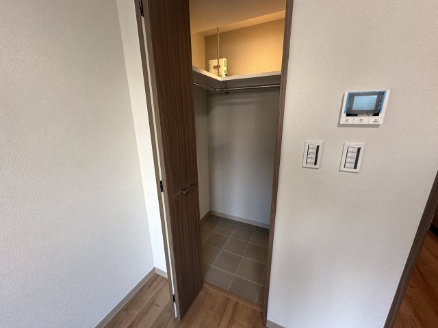 収納　同マンション、同型・別号室を撮影