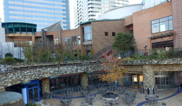 ショッピングセンター　晴海トリトン（ショッピングセンター）まで876m