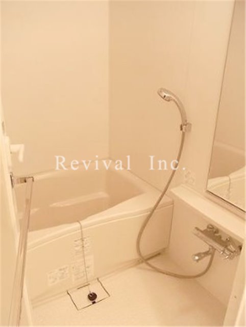 バス・シャワールーム　追い焚き・浴室乾燥完備でございます