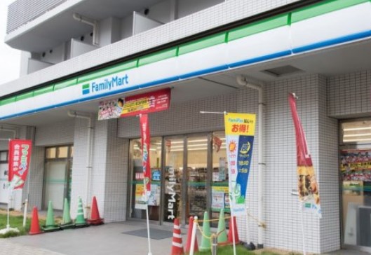 コンビニ　ファミリーマート 江東南砂四丁目店（コンビニ）まで141m