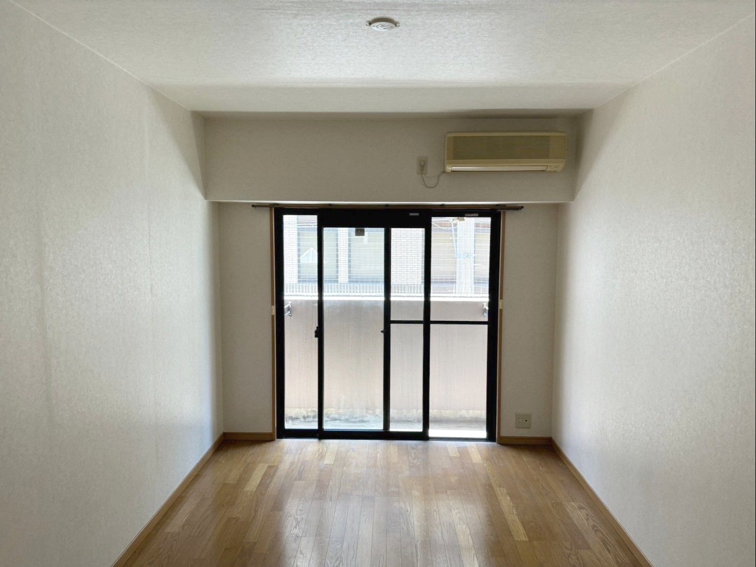 居室・リビング　エントランス