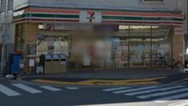 コンビニ　セブンイレブン（コンビニ）まで81m