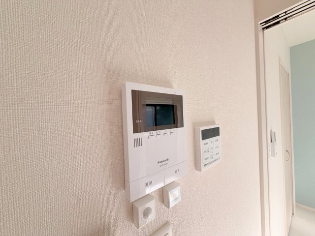セキュリティ　TVモニターホンで来客が誰か確認してから開けて下さいね