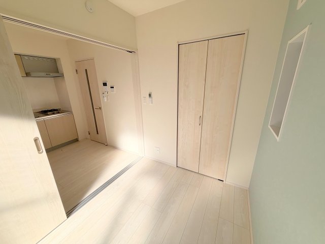 その他部屋・スペース　ゆとりのあるベッドルームで快適な睡眠をとってくださいね。