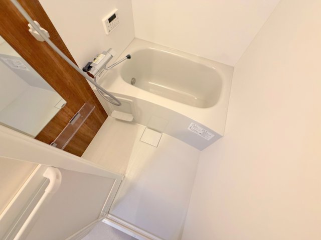 バス・シャワールーム　広めのお風呂は一日の疲れを癒してくれます。