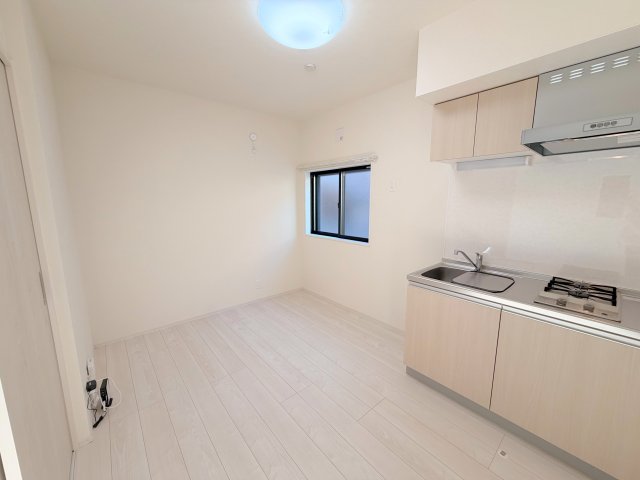 居室・リビング　明るく広々としたリビングです。