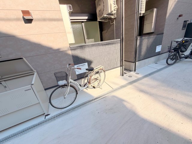 駐車場　敷地内には入居者専用の駐輪スペースもあります。