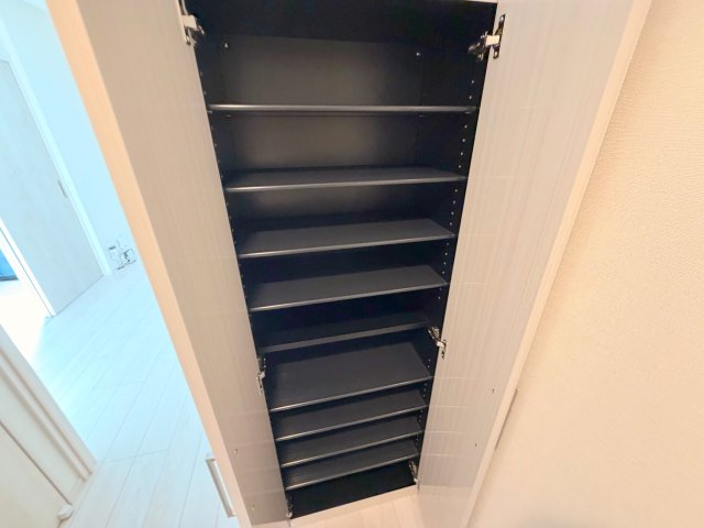 収納　大きいシューズボックスは靴がいっぱい入れれますね。