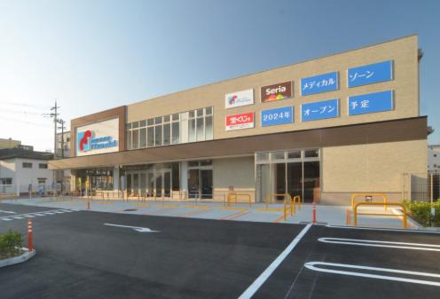 スーパー　万代巽南店（スーパー）まで737m