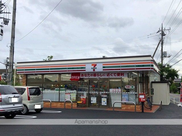 コンビニ　セブンイレブン（コンビニ）まで590m