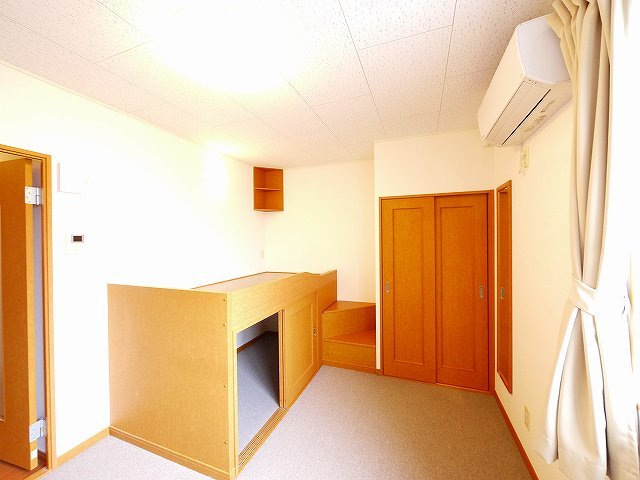 その他部屋・スペース　落ち着いた色調の洋室です