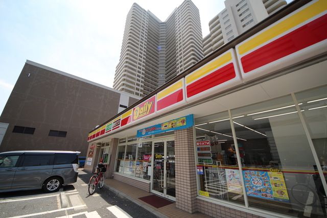 コンビニ　デイリーヤマザキ さいたま上落合店（コンビニ）まで460m