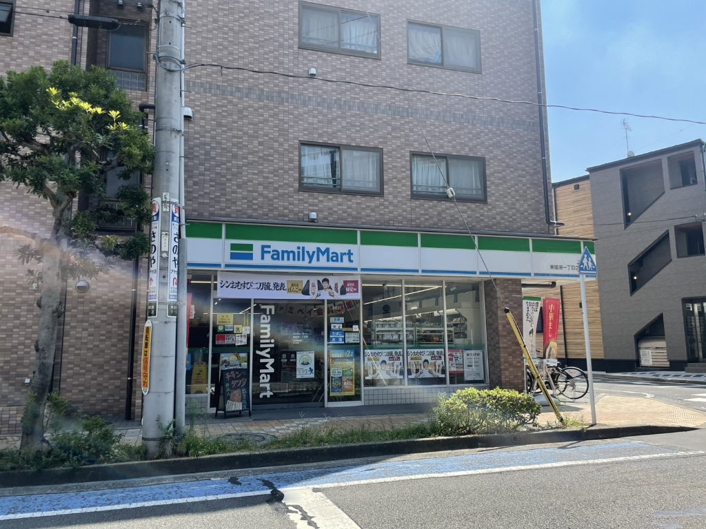 コンビニ　ファミリーマート 東綾瀬一丁目店（コンビニ）まで370m