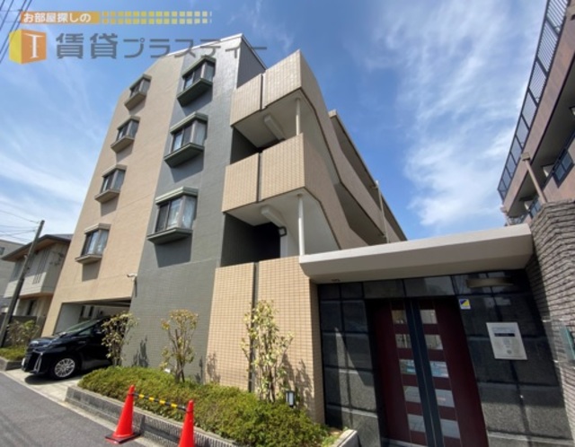 建物外観　静かな住宅地に堂々と佇むファミリーマンション。