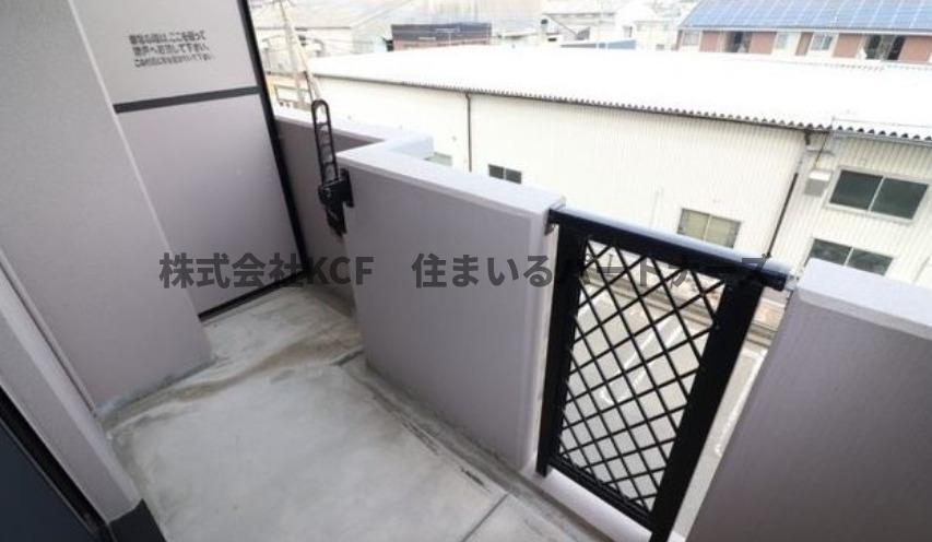 バルコニー　バルコニーからの眺めを楽しみながら食事をしませんか