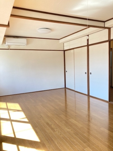 居室・リビング　同タイプ別室の写真です。