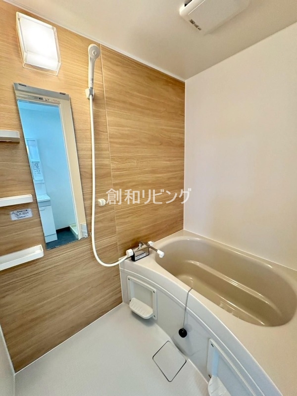 バス・シャワールーム　同タイプ室内