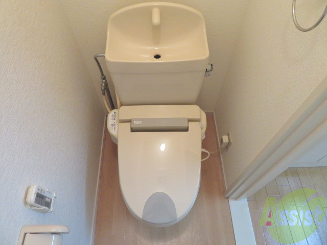 トイレ　ウォシュレット機能がついたトイレです。安心して使用できますね