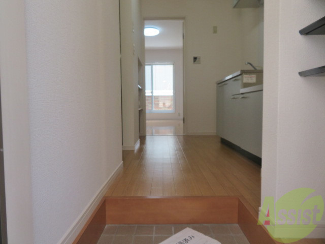 玄関　玄関の様子です。明るい印象ですね。気分もあがりそう。