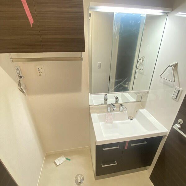 洗面設備　使いやすい洗面台です