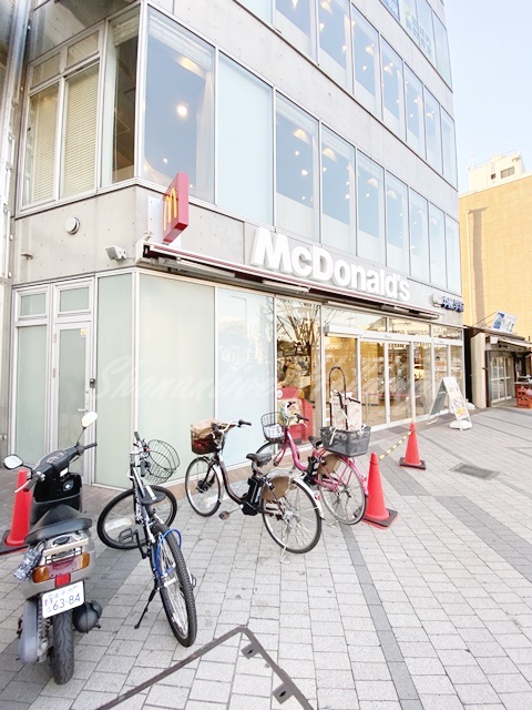 飲食店　マクドナルド 逗子駅前店（飲食店）まで381m