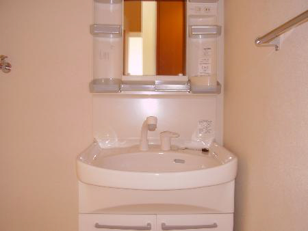 洗面設備　大きく使いやすいシャンプードレッサーです（＾＾♪