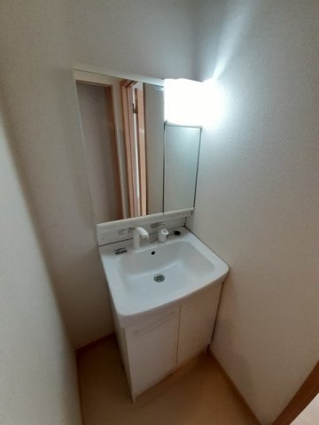 洗面設備　明るい洗面所です★