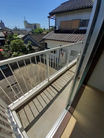 バルコニー　陽当たり良好なバルコニーです♪
