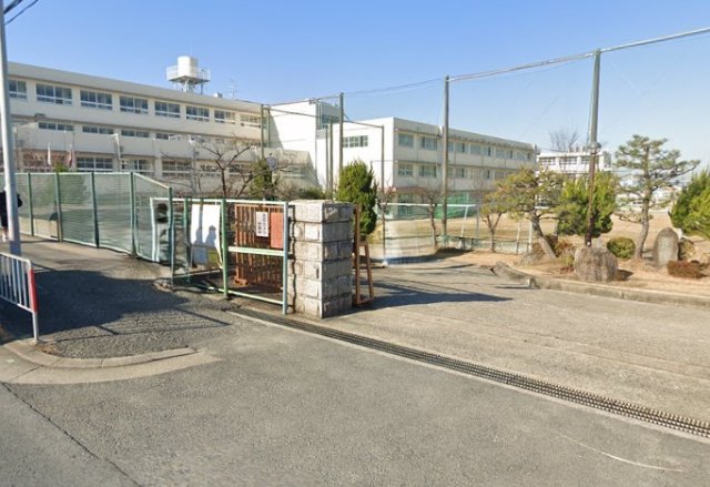 中学校　枚方市立津田中学校（中学校）まで916m