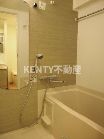 バス・シャワールーム　落ち着いた空間のお風呂です