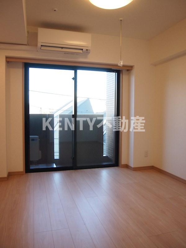 居室・リビング　こちらのリビングで趣味の時間をお楽しみください