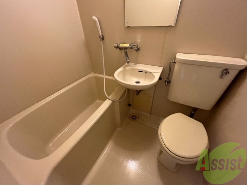 バス・シャワールーム　バスルームは一日の疲れが癒せる場所ですね。