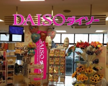 コンビニ　セブンイレブン（コンビニ）まで251m