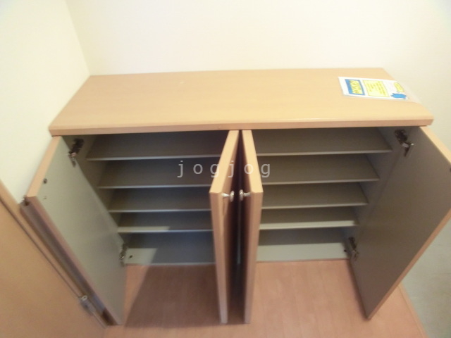 その他設備　下駄箱は幅が広めで収納力抜群です◎