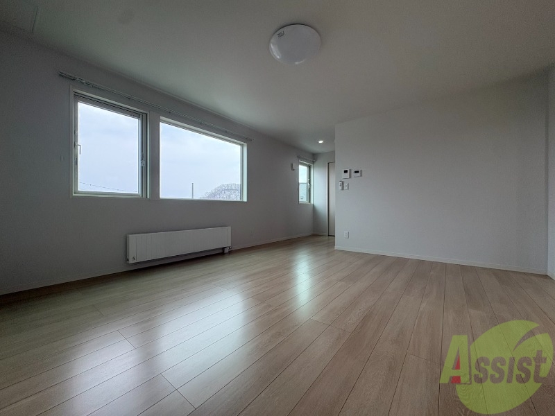 居室・リビング　広々としたリビングですね。使い勝手がよさそうですね！