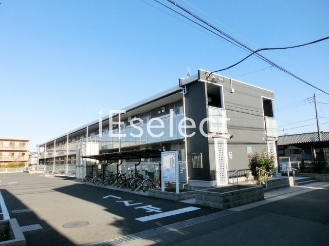 建物外観　コンビニが近いのは嬉しいですね。